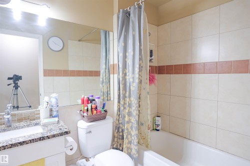 3720 25 Ave, Edmonton, AB - Indoor Photo Showing Bathroom