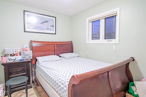 3720 25 Ave, Edmonton, AB - Indoor Photo Showing Bedroom