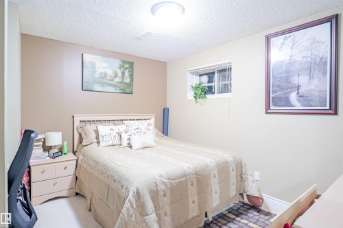 3720 25 Ave, Edmonton, AB - Indoor Photo Showing Bedroom