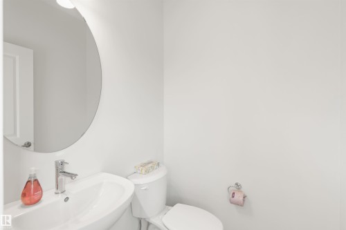 7230 Rosenthal Drive, Edmonton, AB - Indoor Photo Showing Bathroom