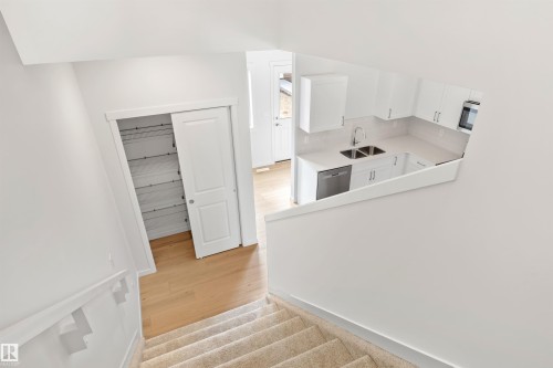 7230 Rosenthal Drive, Edmonton, AB - Indoor Photo Showing Other Room