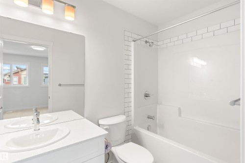 7230 Rosenthal Drive, Edmonton, AB - Indoor Photo Showing Bathroom