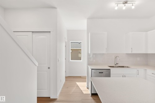 7230 Rosenthal Drive, Edmonton, AB - Indoor Photo Showing Kitchen With Double Sink