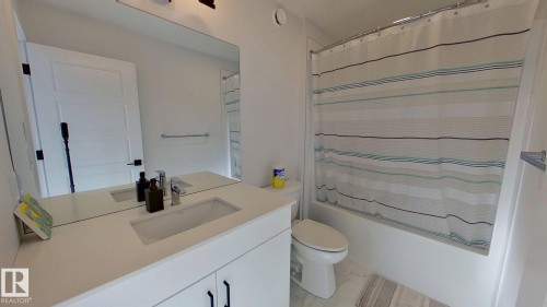 54 Sienna Boulevard, Fort Saskatchewan, AB - Indoor Photo Showing Bathroom