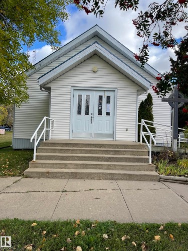 5042 48 Avenue  Vegreville, AB T9C 1R5