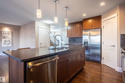 623 176 Street, Edmonton, AB - Indoor Photo Showing Kitchen With Stainless Steel Kitchen With Double Sink With Upgraded Kitchen