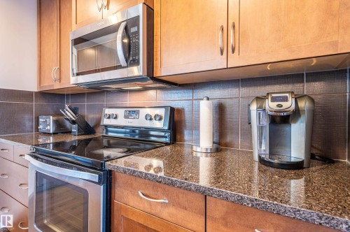 623 176 Street, Edmonton, AB - Indoor Photo Showing Kitchen