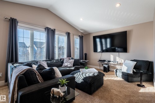 623 176 Street, Edmonton, AB - Indoor Photo Showing Living Room
