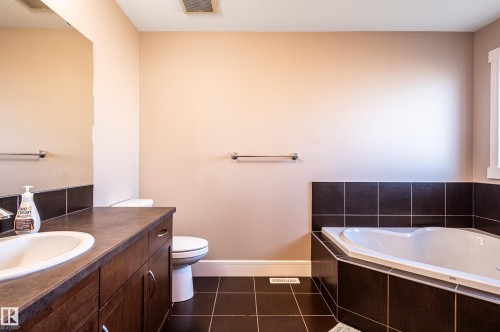623 176 Street, Edmonton, AB - Indoor Photo Showing Bathroom