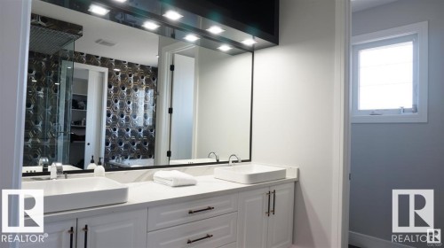 707 180 Street, Edmonton, AB - Indoor Photo Showing Bathroom