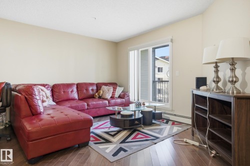 310 2204 44Ave, Edmonton, AB - Indoor Photo Showing Living Room