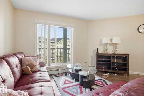 310 2204 44Ave, Edmonton, AB - Indoor Photo Showing Living Room