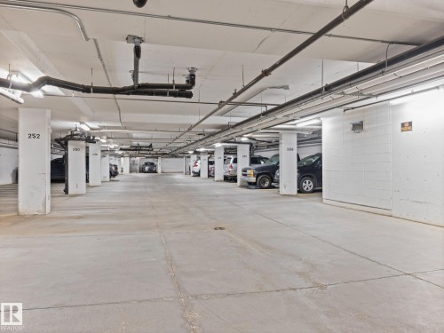 310 2204 44Ave, Edmonton, AB - Indoor Photo Showing Garage