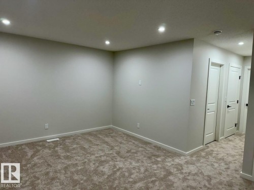 Upper 319 33 Avenue, Edmonton, AB - Indoor Photo Showing Other Room