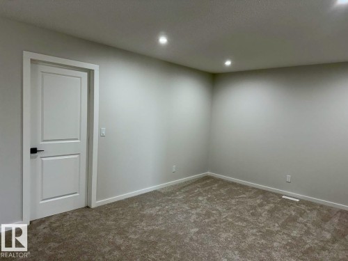 Upper 319 33 Avenue, Edmonton, AB - Indoor Photo Showing Other Room