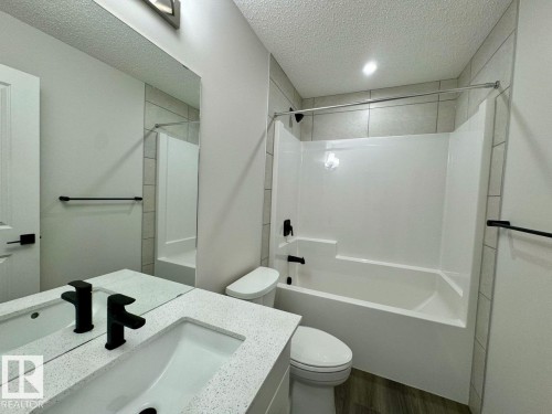 Upper 319 33 Avenue, Edmonton, AB - Indoor Photo Showing Bathroom