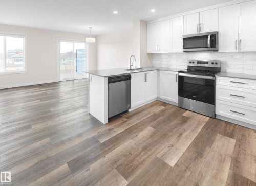 752 Berg Loop, Leduc, AB - Indoor Photo Showing Kitchen With Upgraded Kitchen