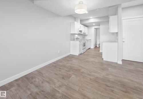 752 Berg Loop, Leduc, AB - Indoor Photo Showing Kitchen