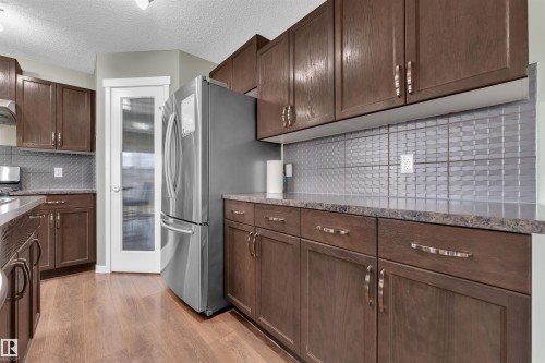 1651 28 Street, Edmonton, AB - Indoor Photo Showing Kitchen