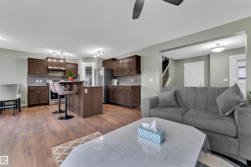 1651 28 Street, Edmonton, AB - Indoor Photo Showing Living Room