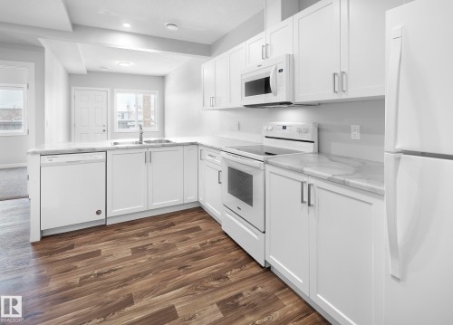 760 Berg Loop, Leduc, AB - Indoor Photo Showing Kitchen
