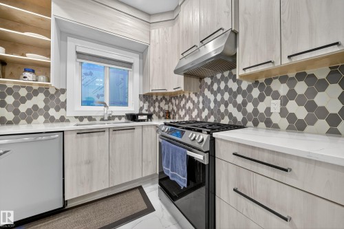 4406 Triomphe Close, Beaumont, AB - Indoor Photo Showing Kitchen With Upgraded Kitchen