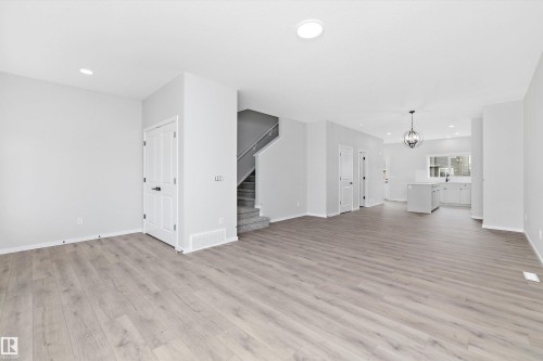 5723 Hawthorn Common, Edmonton, AB - Indoor Photo Showing Other Room