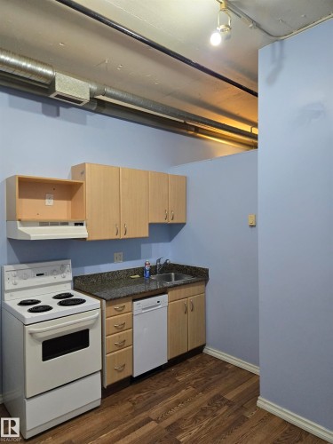 607 10024 Jasper Avenue, Edmonton, AB - Indoor Photo Showing Kitchen