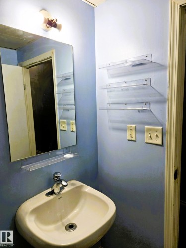 607 10024 Jasper Avenue, Edmonton, AB - Indoor Photo Showing Bathroom