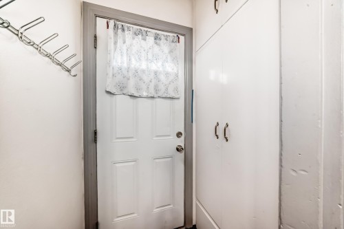 10931 98 Street, Edmonton, AB - Indoor Photo Showing Other Room