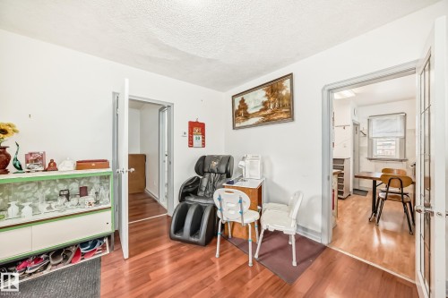 10931 98 Street, Edmonton, AB - Indoor Photo Showing Other Room