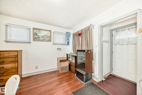 10931 98 Street, Edmonton, AB - Indoor