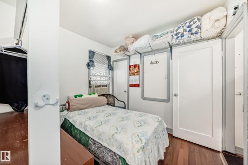 10931 98 Street, Edmonton, AB - Indoor Photo Showing Bedroom