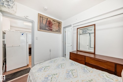 10931 98 Street, Edmonton, AB - Indoor Photo Showing Bedroom