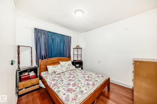 10931 98 Street, Edmonton, AB - Indoor Photo Showing Bedroom