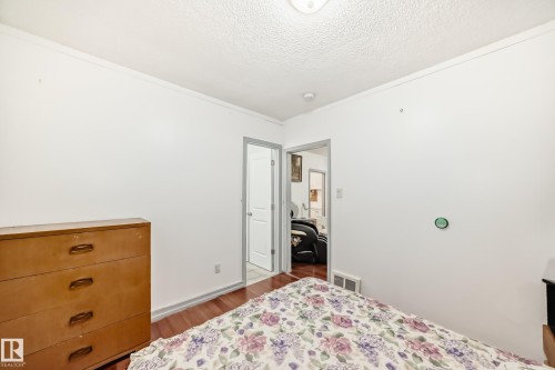 10931 98 Street, Edmonton, AB - Indoor Photo Showing Bedroom