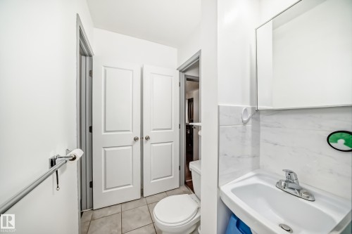 10931 98 Street, Edmonton, AB - Indoor Photo Showing Bathroom