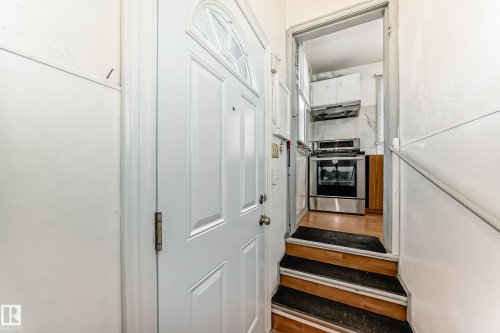 10931 98 Street, Edmonton, AB - Indoor Photo Showing Other Room