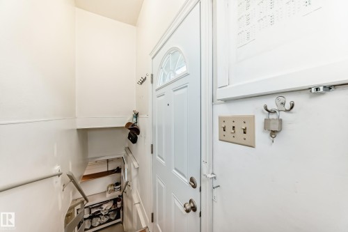 10931 98 Street, Edmonton, AB - Indoor Photo Showing Other Room
