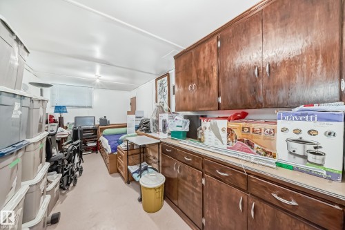 10931 98 Street, Edmonton, AB - Indoor