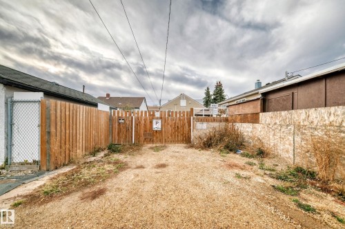 10931 98 Street, Edmonton, AB - Outdoor