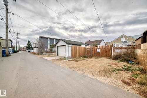 10931 98 Street, Edmonton, AB - Outdoor