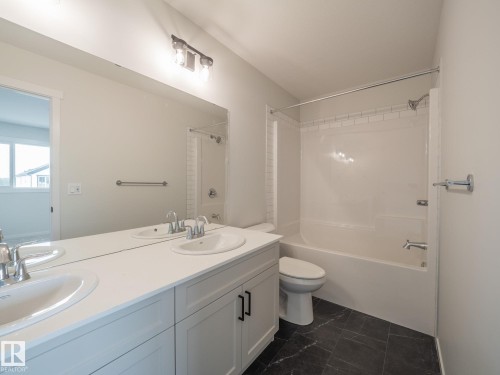 3224 Dallas Schmidt Drive, Edmonton, AB - Indoor Photo Showing Bathroom