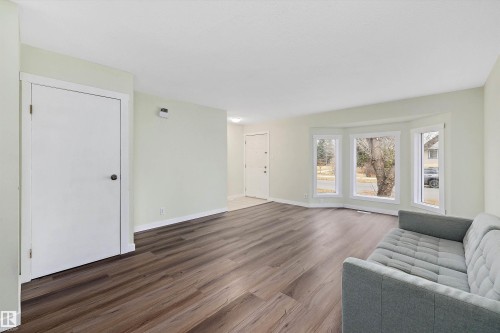12828 125 Street, Edmonton, AB - Indoor Photo Showing Living Room