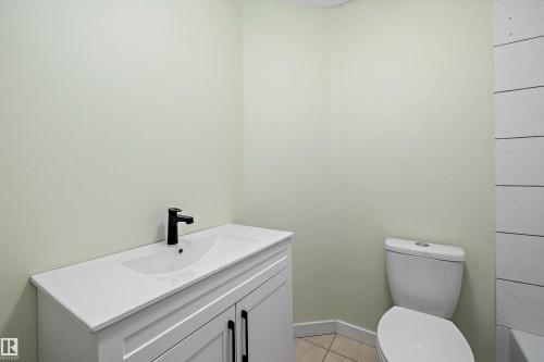 12828 125 Street, Edmonton, AB - Indoor Photo Showing Bathroom