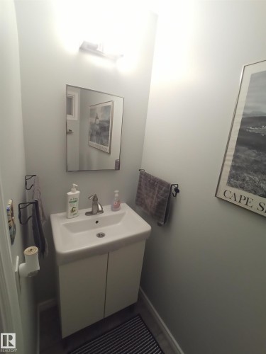 3254 130A Avenue, Edmonton, AB - Indoor Photo Showing Bathroom