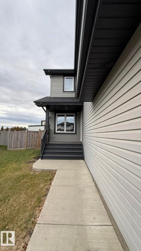 7185 Cardinal Way, Edmonton, AB - Outdoor