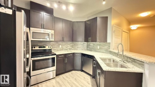 7185 Cardinal Way, Edmonton, AB - Indoor Photo Showing Kitchen With Double Sink With Upgraded Kitchen