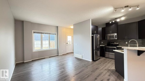 7185 Cardinal Way, Edmonton, AB - Indoor Photo Showing Kitchen