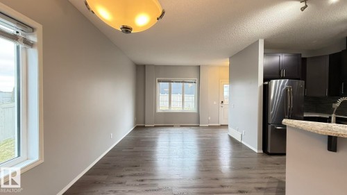 7185 Cardinal Way, Edmonton, AB - Indoor Photo Showing Kitchen